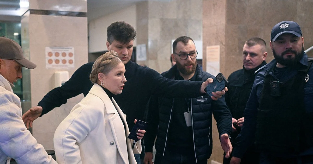 Лідерка фракції «Батьківщина» Юлія Тимошенко перед засіданням суду 16 січня