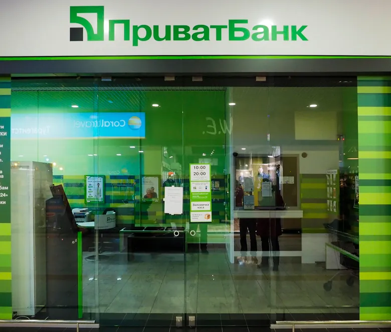 ПриватБанк після скандалу з карткою відкрив цілодобову гарячу лінію для ветеранів