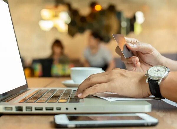 Національний банк України повідомив про середню суму транзакції карткою: 354 грн у крамницях, 608…