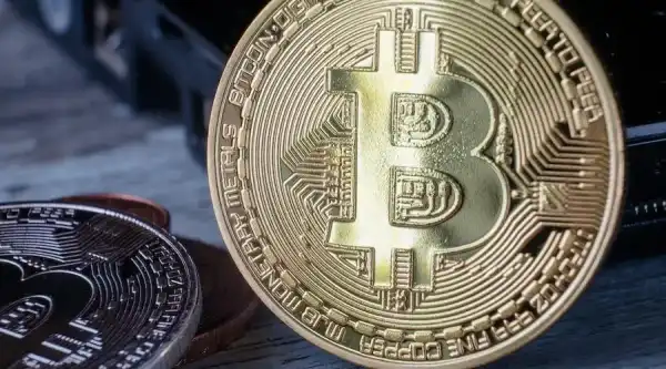 Биткоину пообещали падение до $38 000 и сравнили с Бенджамином Баттоном