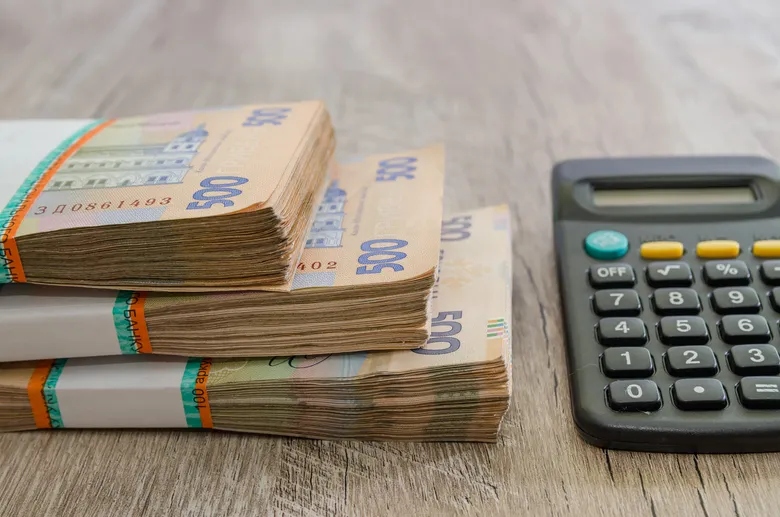 Офіційний курс долара вперше перевищив 44 грн