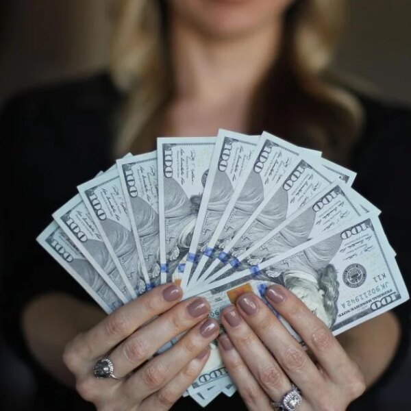 Можливість для українців: виплата 4000 доларів від держави Євросоюзу. Хто підпадає під умови?