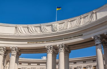 Україна має намір запровадити обмеження через викрадення збирачів коштів Ощадбанку в Угорщині.