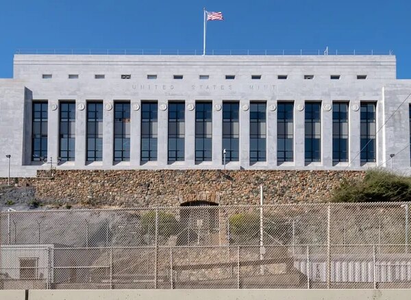 Американський монетний двір: десятицентова монета без оливкової гілки (зображення)