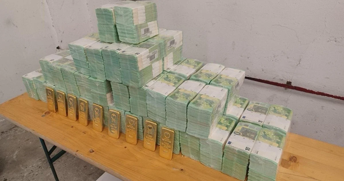 Угорщина торгується з Україною навколо коштів “Ощадбанку”: Будапешт висунув вимогу для повернення.