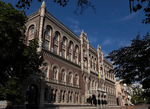 Більше ніж 2,2 мільярди гривень на промо. Банківська реклама у…