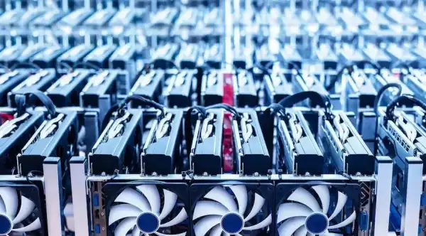 Квартирантка устроила майнинговую ферму прямо на балконе съемного жилья