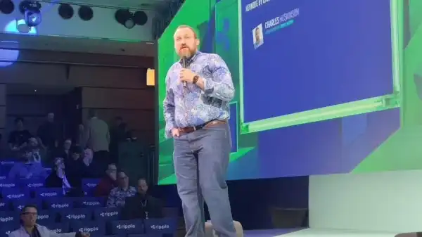 Основатель Cardano назвал законопроект об американском крипторынке мусором