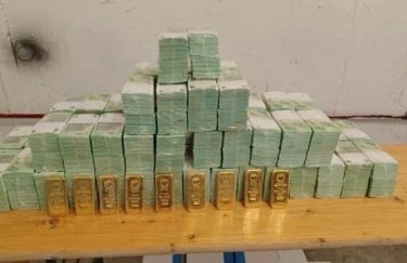 Угорщина надала свіжі свідчення щодо привласнення золота і грошей з Ощадбанку.