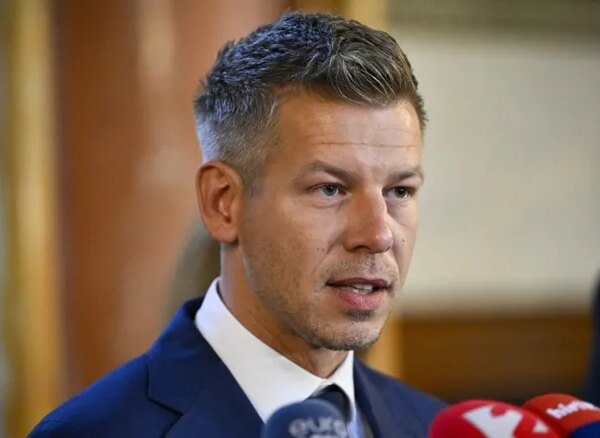 Зеленський прагне повернення коштів Ощадбанку, “привласнених Орбаном”, – реакція Мадяра