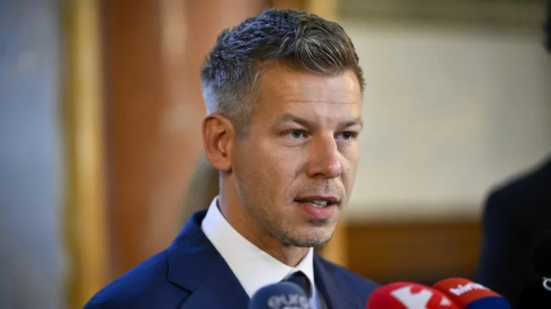 Зеленський заявив, що хотів би повернення грошей Ощадбанку, які "вкрав Орбан". Мадяр відповів