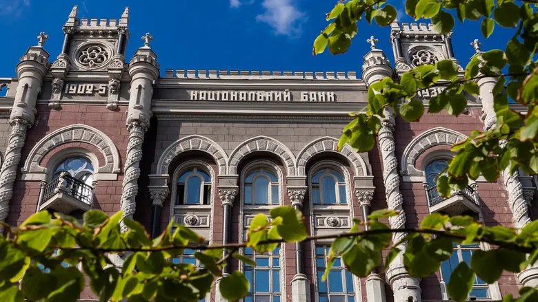 Національний банк точково пом'якшив валютні обмеження: список