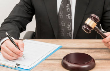 торги, аукцион, документы, мужчина