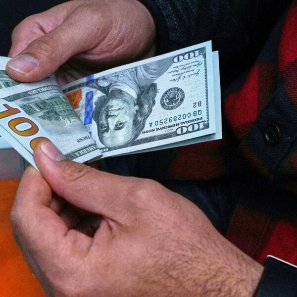 Курс валют на 9 квітня: вартість долара, євро та злотого