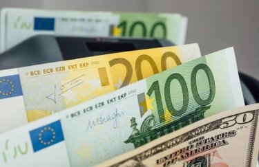 Нацбанк встановив офіційний курс на 29 травня / Freepik євро, долар