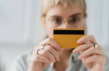 Українцям заблокували картки карта