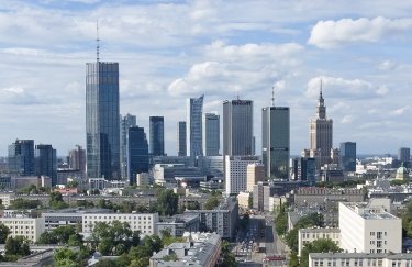 Весна та початок літа зазвичай вигідні для оренди квартир у Польщі. / Wikipedia Варшава будинки місто