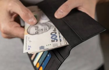 В Україні середня зарплата зросла до 30 356 гривень.