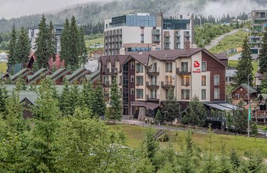 Поступово курорти в Карпатах стають всесезонними. / Bukovel готель гори