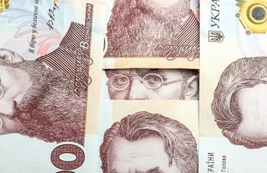 Експерт назвав фактичний рівень середньої зарплати в Україні / Shutterstock гривня