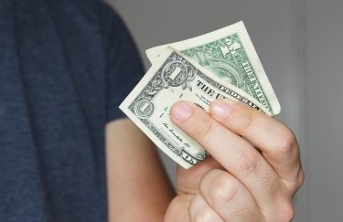Нацбанк встановив офіційний курс на 3 червня / Freepik долар