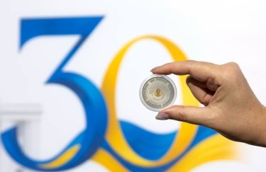 НБУ ввів у обіг срібну пам’ятну монету «30 років Конституції України» монета 30 років Конституції України