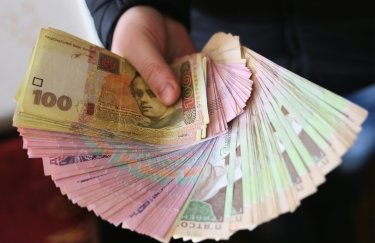 Нафтопродукти та авто забезпечили найбільші митні надходження у червні валюта