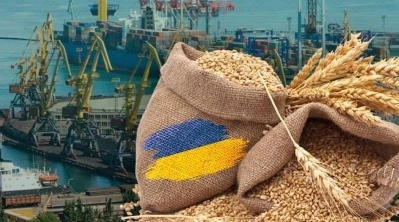 Через посилення російських атак на портову інфраструктуру Одещини судновласники масово скасовують фрахтові угоди, а страховики зупиняють поліси воєнного ризику.
