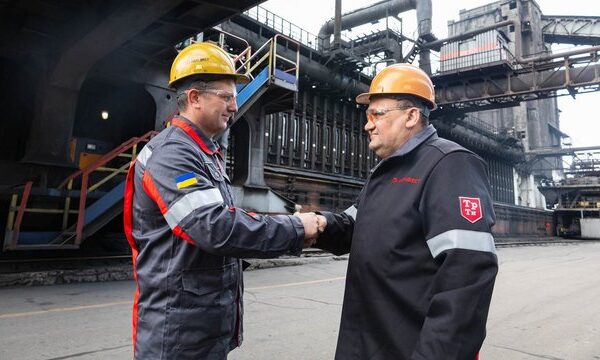 “Метінвест” з 1 липня збільшує заробітну плату співробітникам на 10% попри воєнні дії та нові труднощі, за винятком управлінського персоналу.