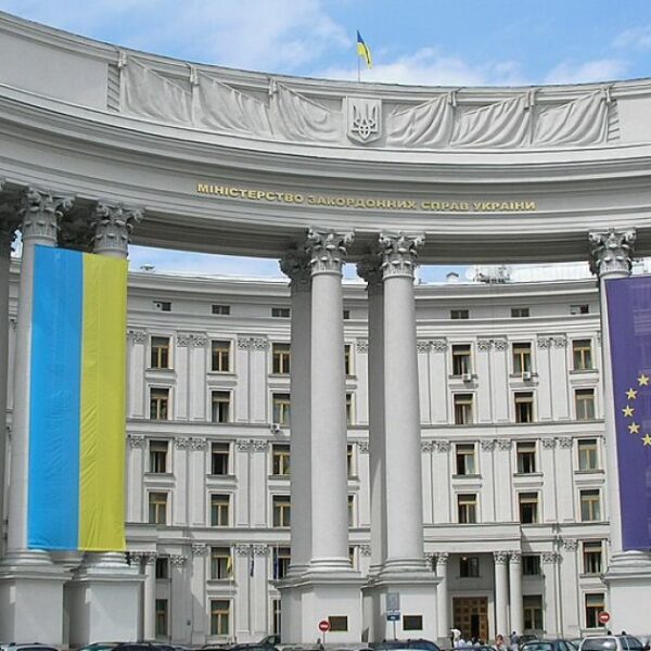 Колишній чиновник МЗС підозрюється у присвоєнні понад 37 мільйонів гривень з донатів на допомогу Україні. НАБУ поділилося деталями розслідування.