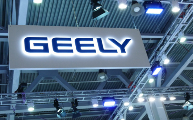 Ford Motor і китайська компанія Geely досягли угоди, за якою американський автовиробник продасть частину свого заводу Almussafes поблизу Валенсії, повідомляє газета ABC у середу.► Читайте сторінку «Мінфіна» у Фейсбуці: головні фінансові новиниЩо це дасть GeelyУгода дозволить Geely налагодити виробництво електромобілів в Іспанії, пише ABC з посиланням на обізнані джерела.