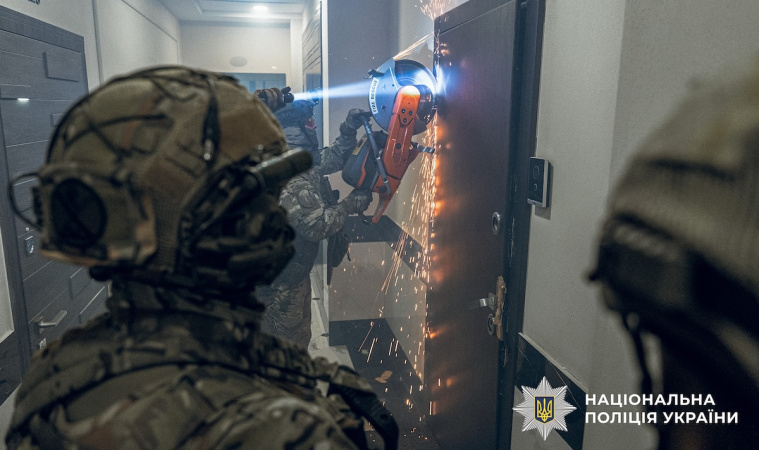 Поліція викрила шахраїв, які під виглядом криптоінвестицій ошукали майже тисячу українців на $1,1 млн