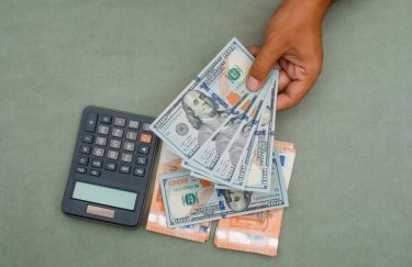 Нацбанк встановив офіційний курс на четвер / Freepik долар, євро, курс валют