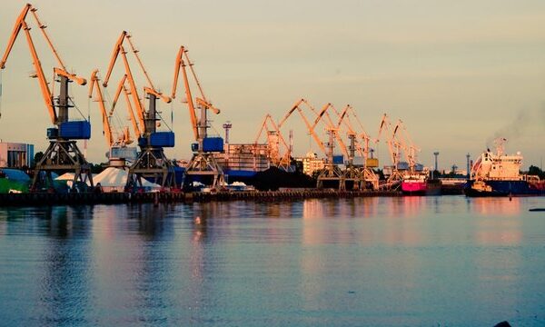 Maersk тимчасово припиняє діяльність у порту “Чорноморськ” через обстріли з боку Росії.