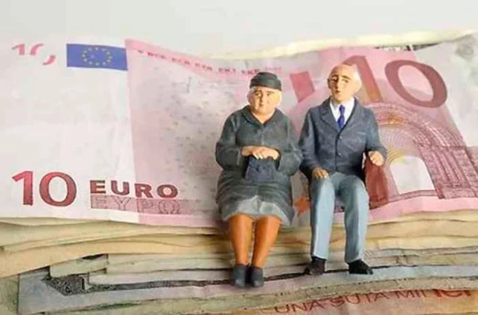 У минулому році понад 60% представниць слабкої статі, які досягли пенсійного віку в Федеративній Республіці Німеччина, отримували державну пенсію, що не перевищувала 1446 євро щомісяця – саме ця сума вважається в Німеччині межею малозабезпеченості.