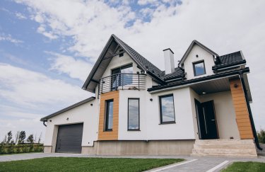 Відбудова власної землі: перші будинки, де зведені