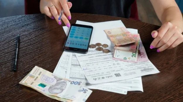 В Україні можуть розпочати поступове підвищення тарифів на електроенергію та природний газ для домогосподарств у 2027 році.