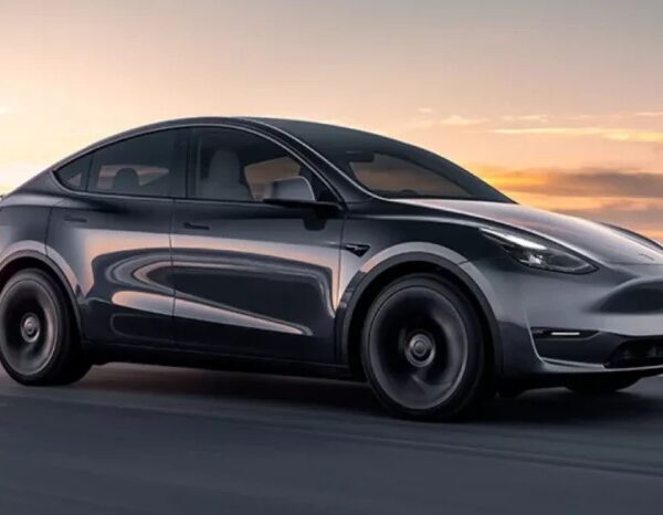 Tesla знову на вершині: які вживані автомобілі зі Сполучених Штатів обрали українці у липні — дані Мінфіну