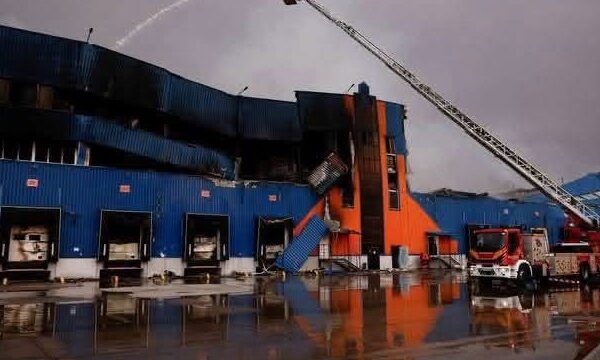 Власники заявили, що росіяни зруйнували розподільчий центр Rozetka в Броварах, спричинивши збитки на мільярди гривень.