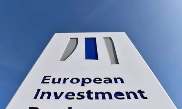 Місто Дніпро планує закупити велику кількість багатосекційних трамваїв, використовуючи 7,79 мільйона євро від ЄІБ.