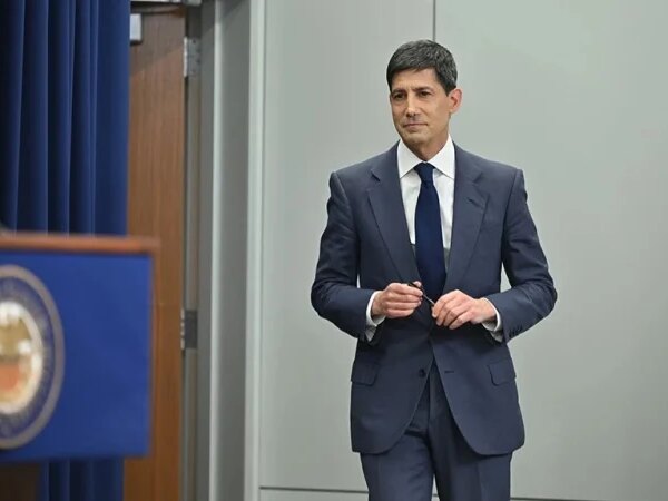Федеральна резервна система не змінює свою монетарну політику, зберігаючи ставку незмінною.