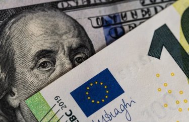 Євро випереджає долар за попитом українців уже шість місяців поспіль / Depositphotos долар євро