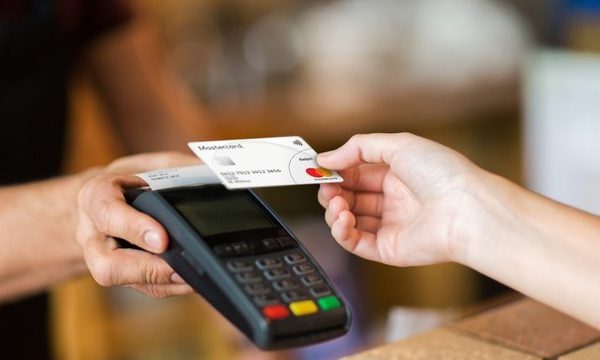 Національний банк України збільшив граничні суми для транзакцій з корпоративними платіжними засобами за межами країни та пом’якшив низку інших валютних обмежень для юридичних осіб.