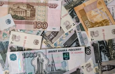 Росіяни масово знімають готівку: Сбербанк повідомив про нестачу рублів у фінансових установах Росії