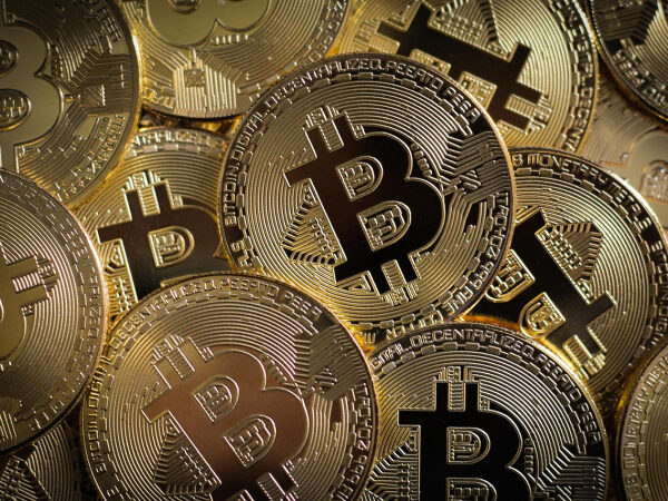 Hashdex ліквідує спотовий біткоїн-ETF, Visa запроваджує виплати у стейблкоїнах завдяки Zero Hash: останні новини від Мінфіну