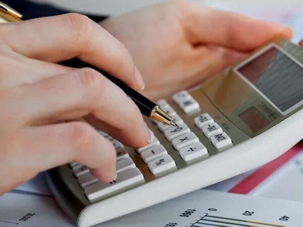 Новий податок для українців: послуги, власна продукція та додатковий заробіток оподатковуватимуться — Мінфін