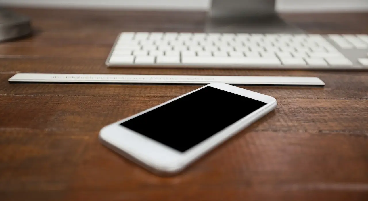 Can an old iPhone be used instead of a crypto wallet - expert answer