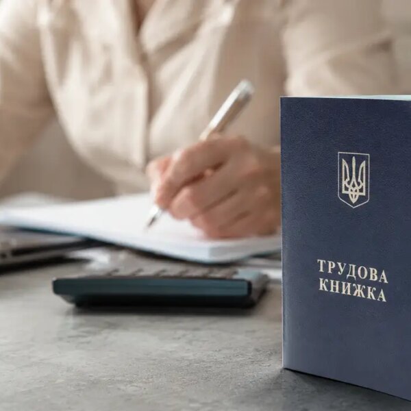Відпустка по догляду за дитиною та страховий стаж: актуальна інформація для громадян України