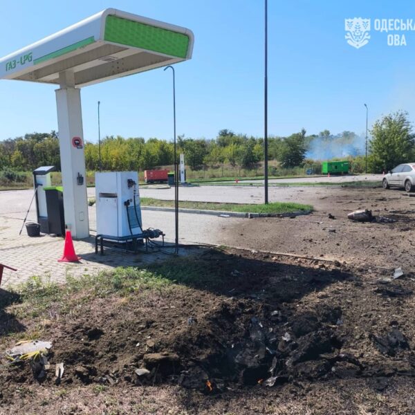 В Одеській області внаслідок ворожого обстрілу зазнав пошкоджень АЗС ОККО (фото)