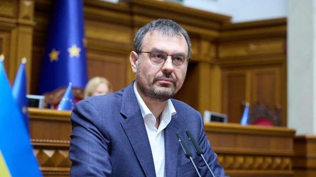 Голова парламентського фінкомітету вимагає відставки Пишного